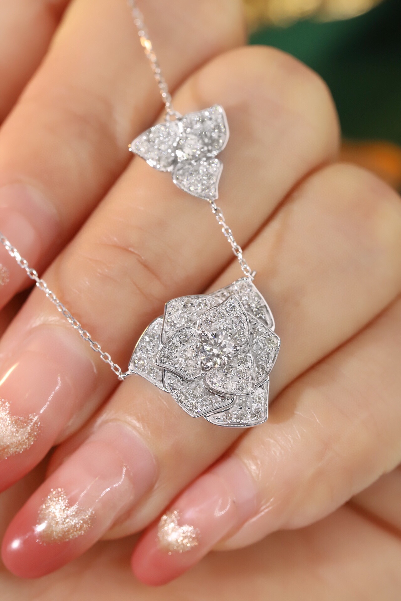 18k gold necklace with flower design, natural diamond 1.30ct