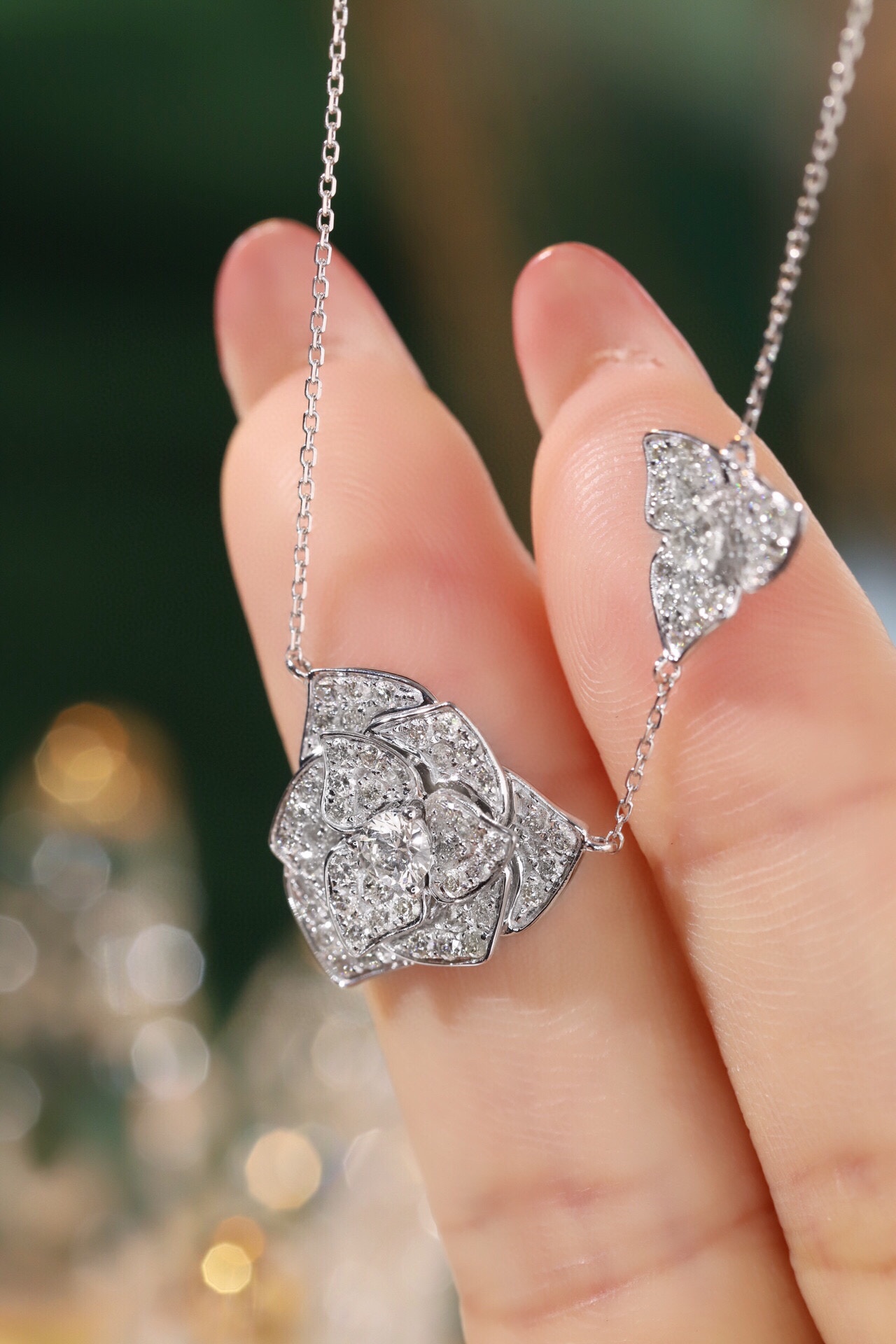 18k gold necklace with flower design, natural diamond 1.30ct