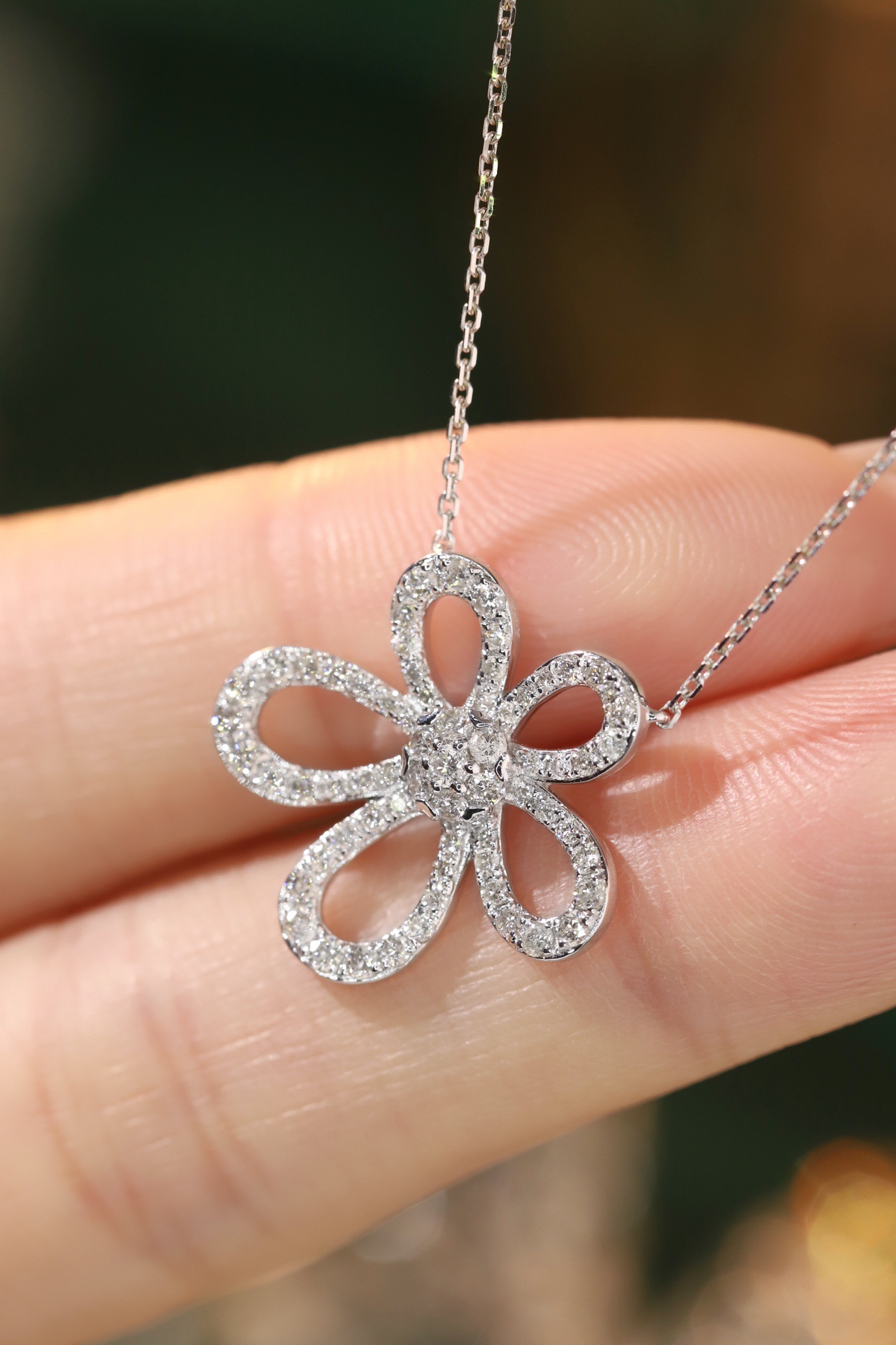 18k gold necklace with flower design, natural diamond 0.75ct
