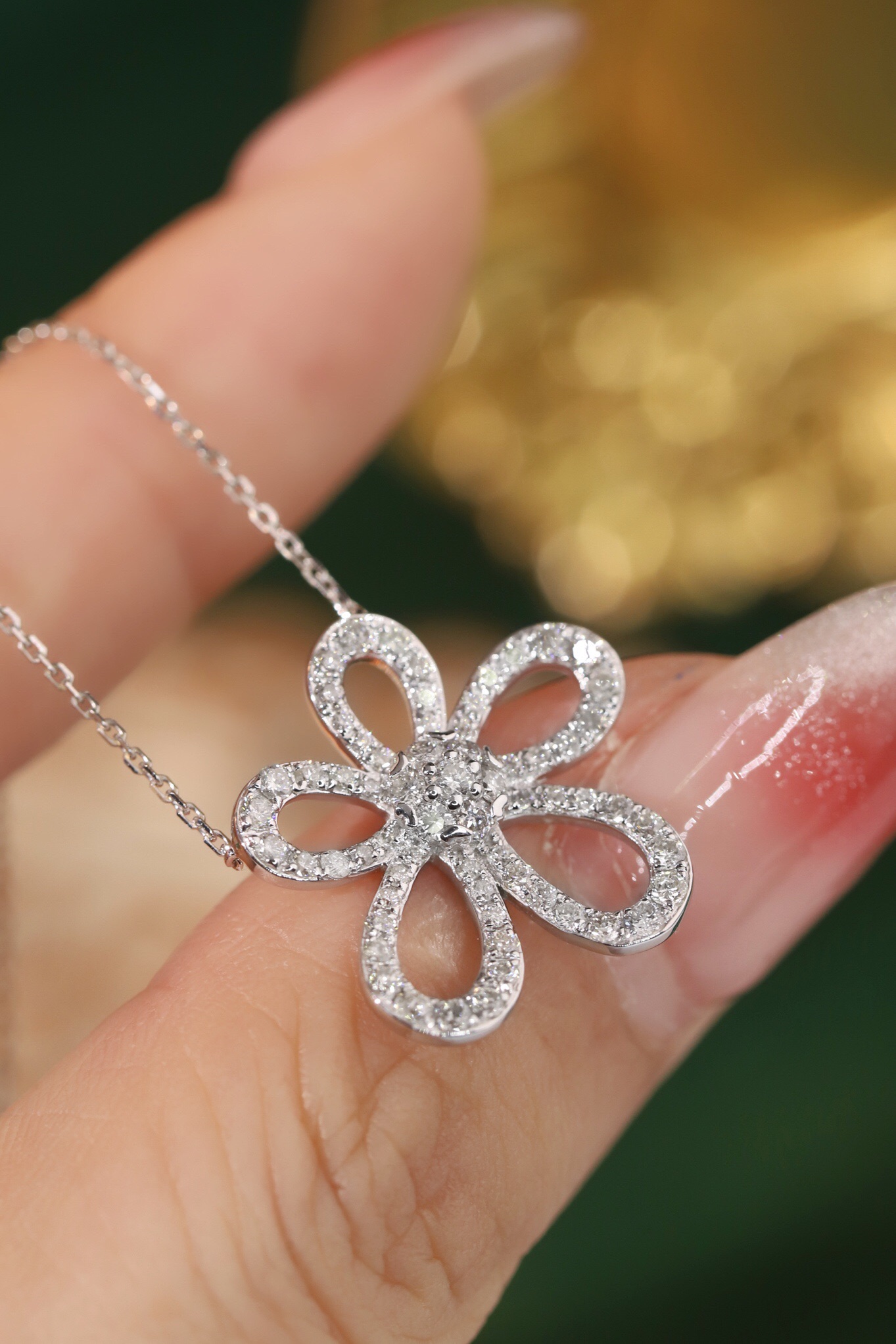 18k gold necklace with flower design, natural diamond 0.75ct