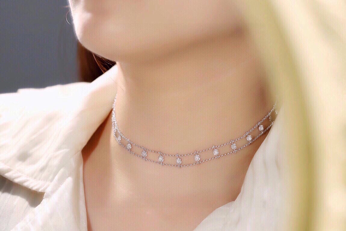 18k Gold Necklace with a Full Diamond Circlet and Luxurious Choker Design; Natural Diamonds total 0.85ct