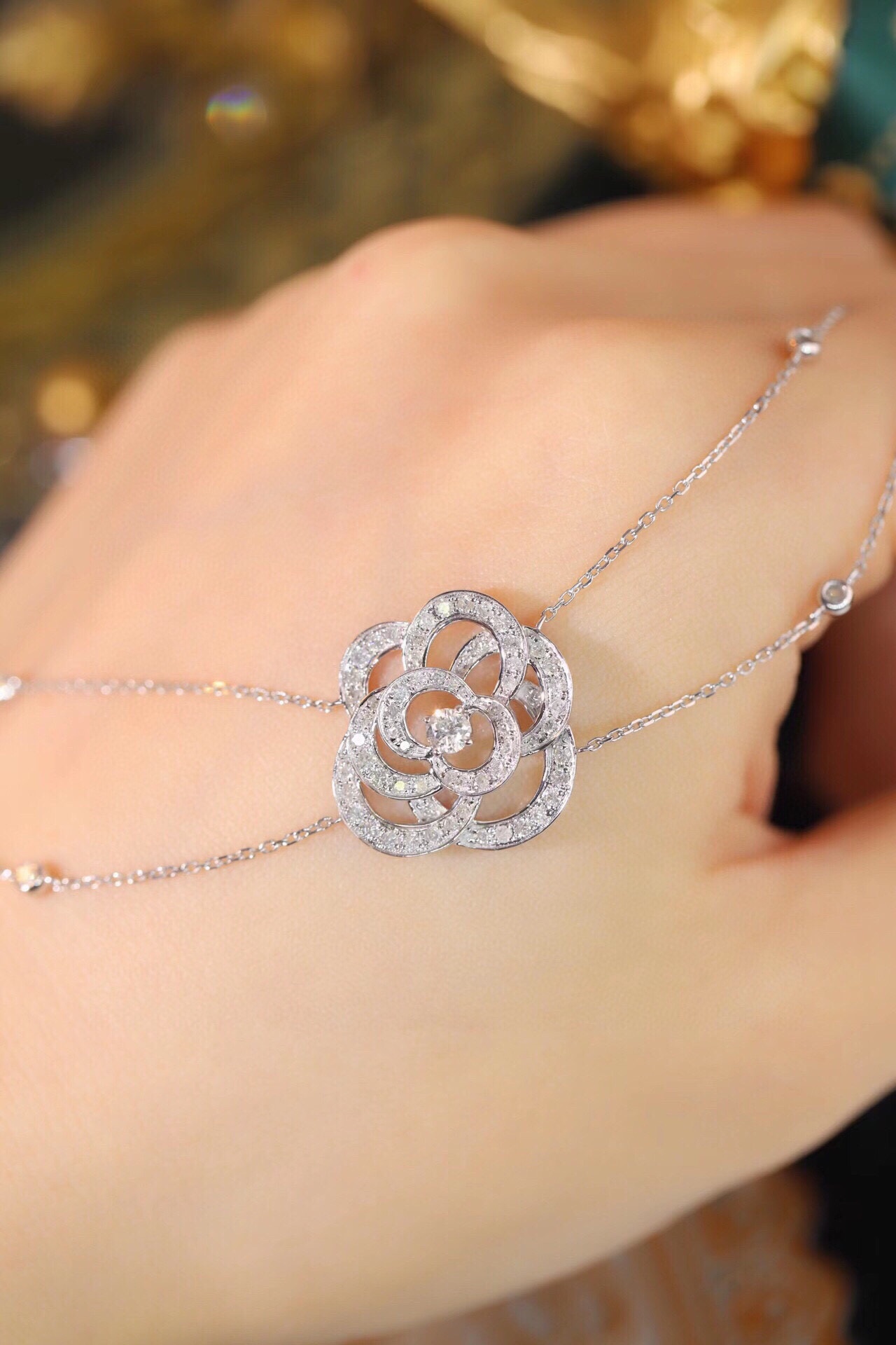 18k Gold Necklace with a Full Diamond Circlet and Luxurious Choker Design; Natural Diamonds total 0.80ct