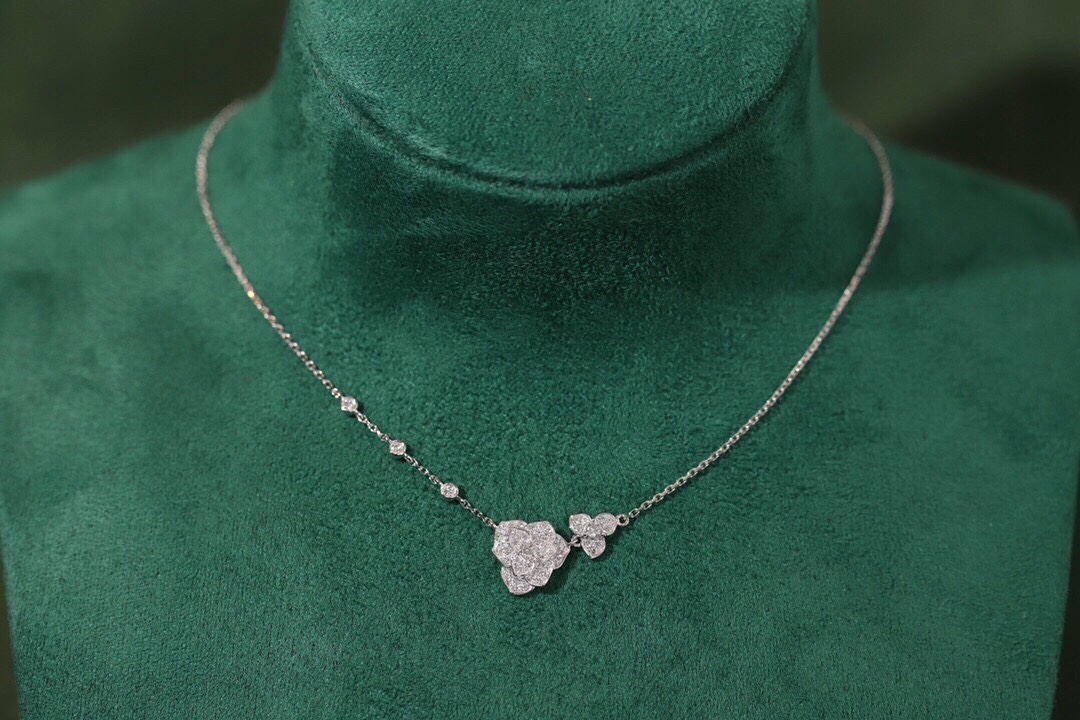 18k Gold Necklace with Flower Design, Natural Diamond 0.45ct