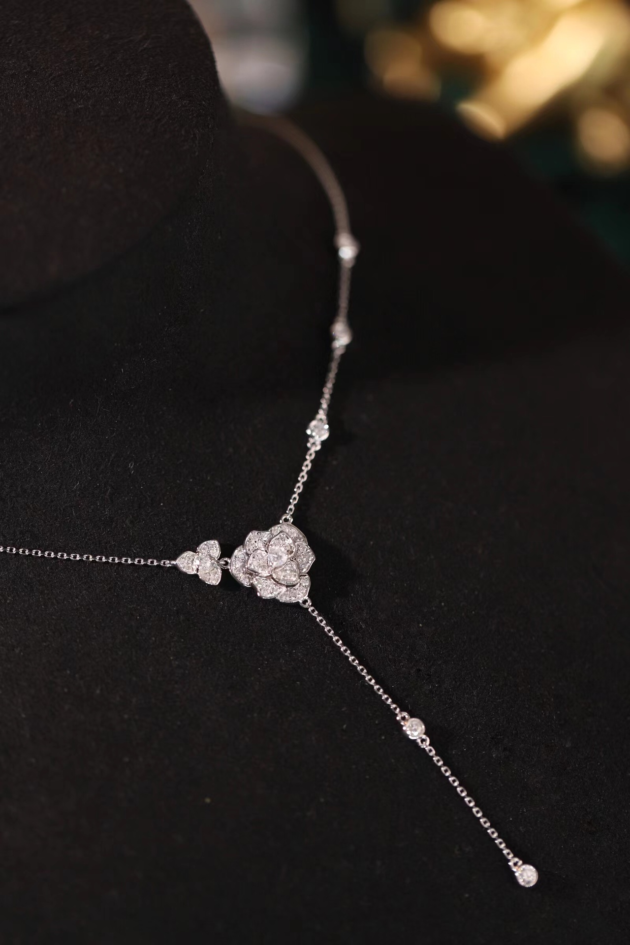 18k Gold Necklace with Flower Design, Natural Diamond 0.60ct