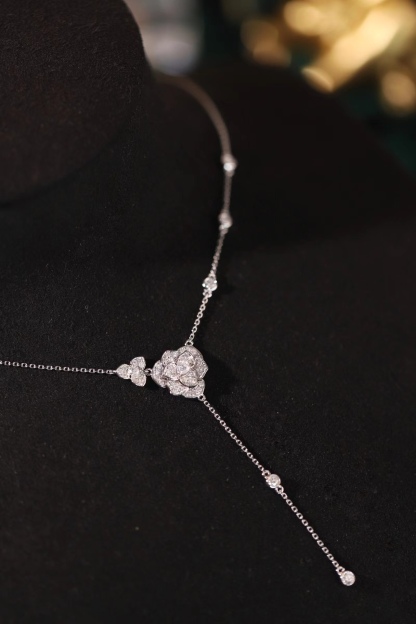 18k Gold Necklace with Flower Design, Natural Diamond 0.60ct