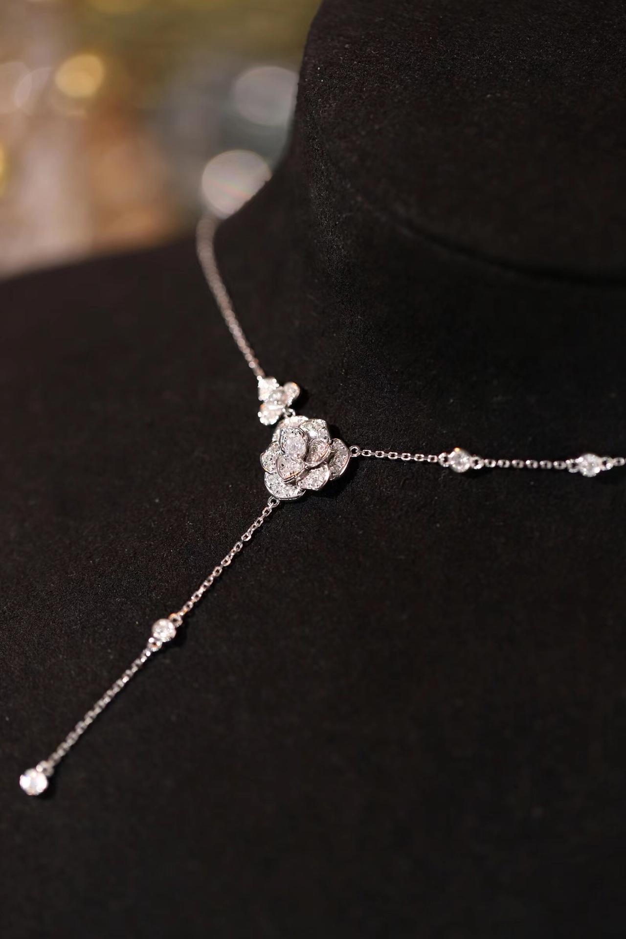 18k Gold Necklace with Flower Design, Natural Diamond 0.60ct