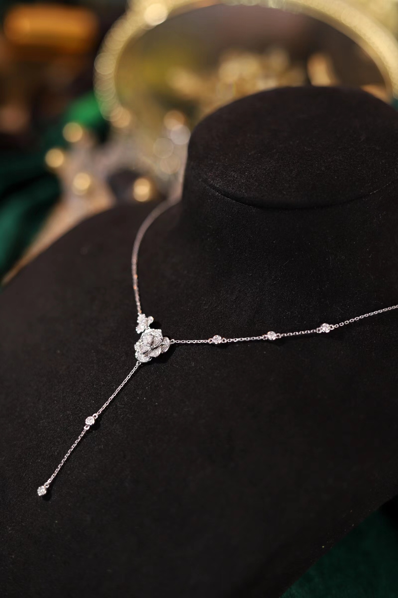 18k Gold Necklace with Flower Design, Natural Diamond 0.60ct