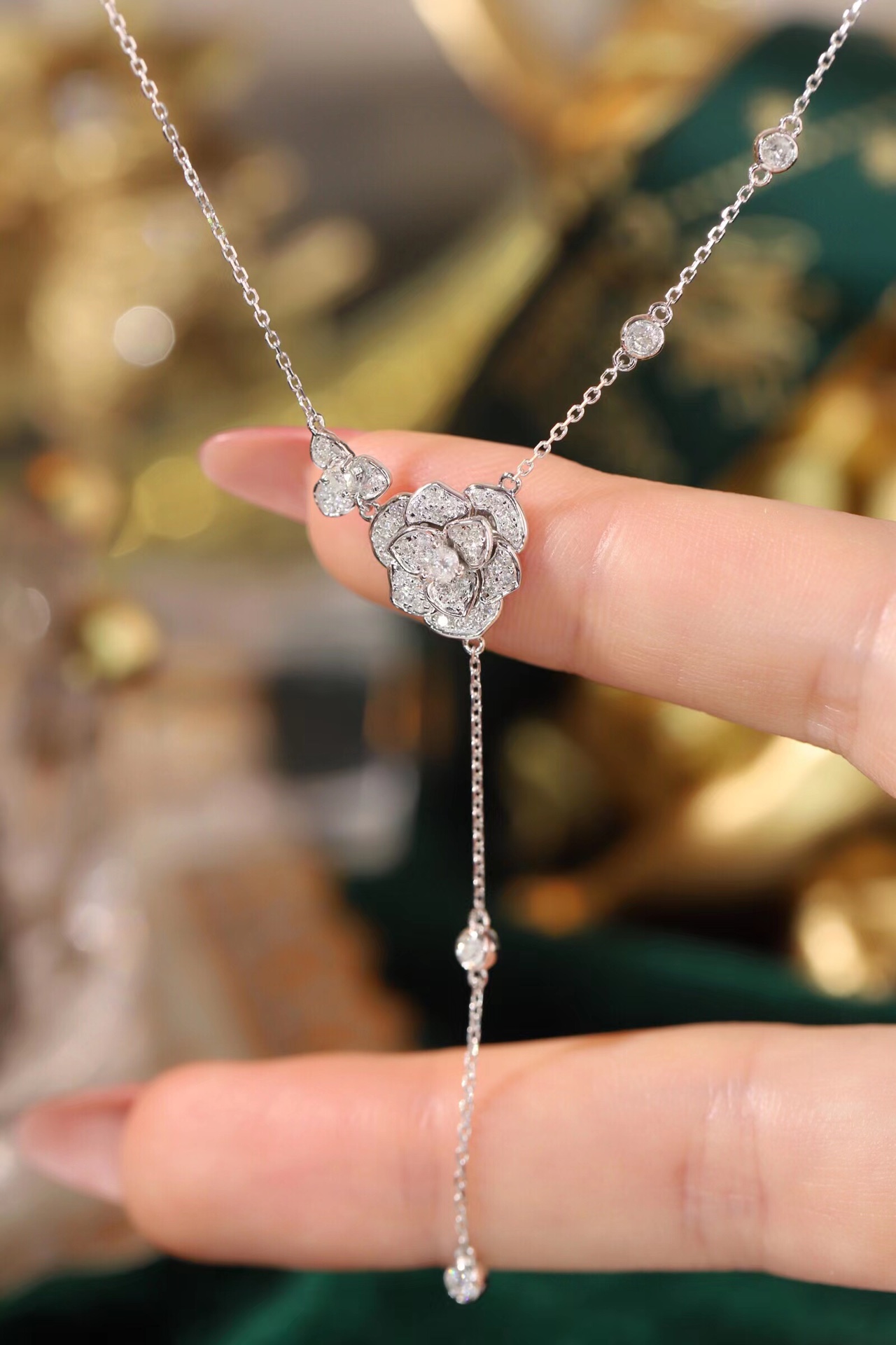 18k Gold Necklace with Flower Design, Natural Diamond 0.60ct