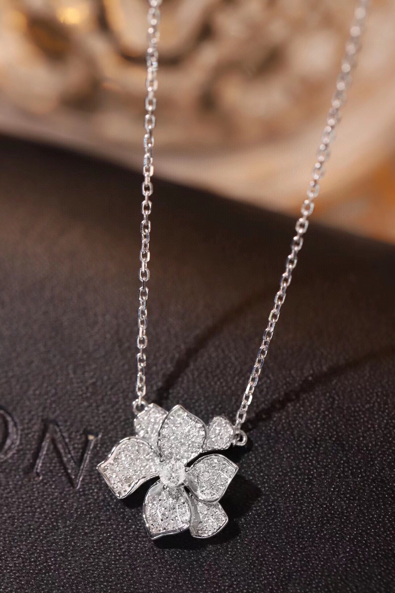 18k Gold Necklace with Flower Design, Natural Diamond 0.30ct