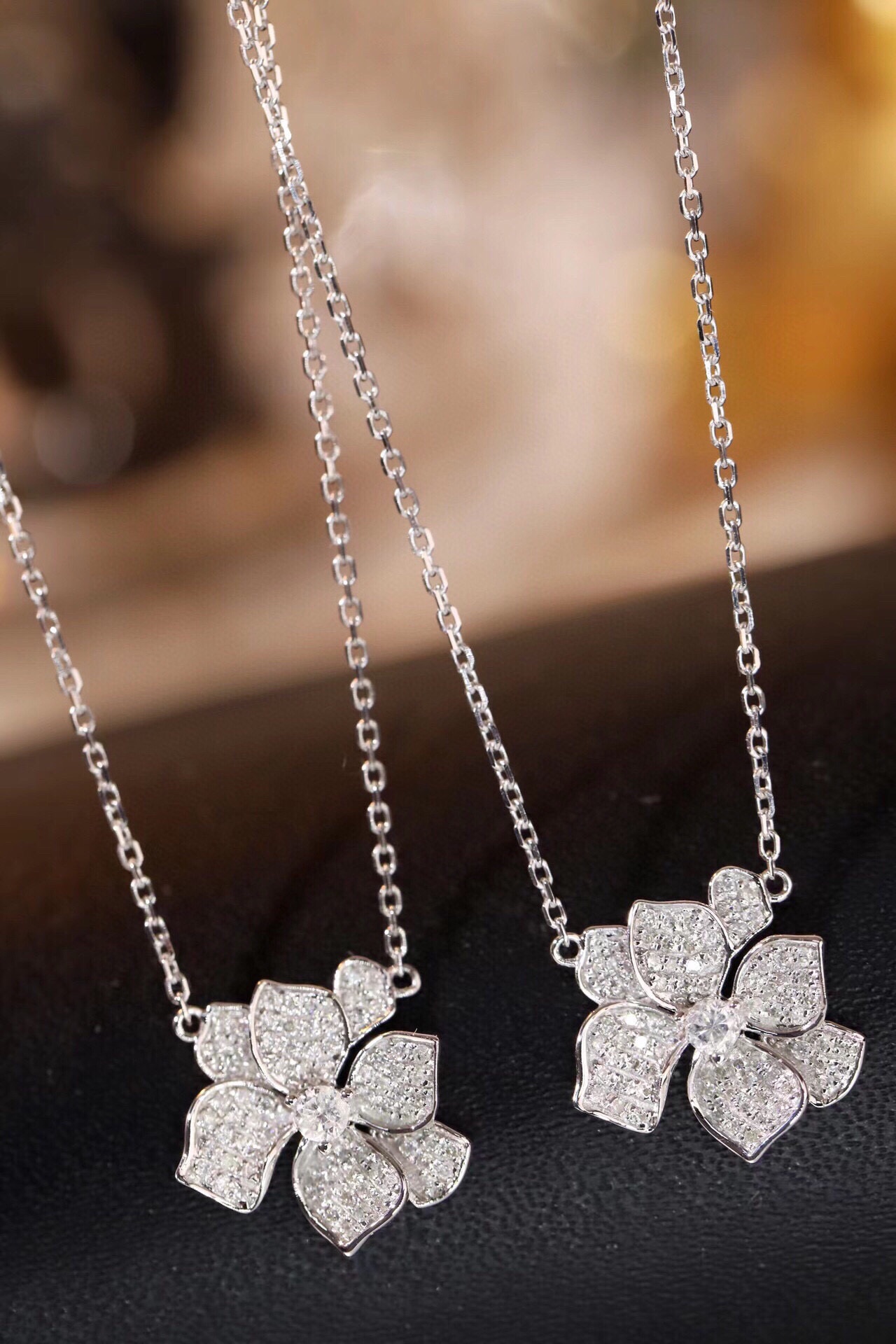 18k Gold Necklace with Flower Design, Natural Diamond 0.30ct