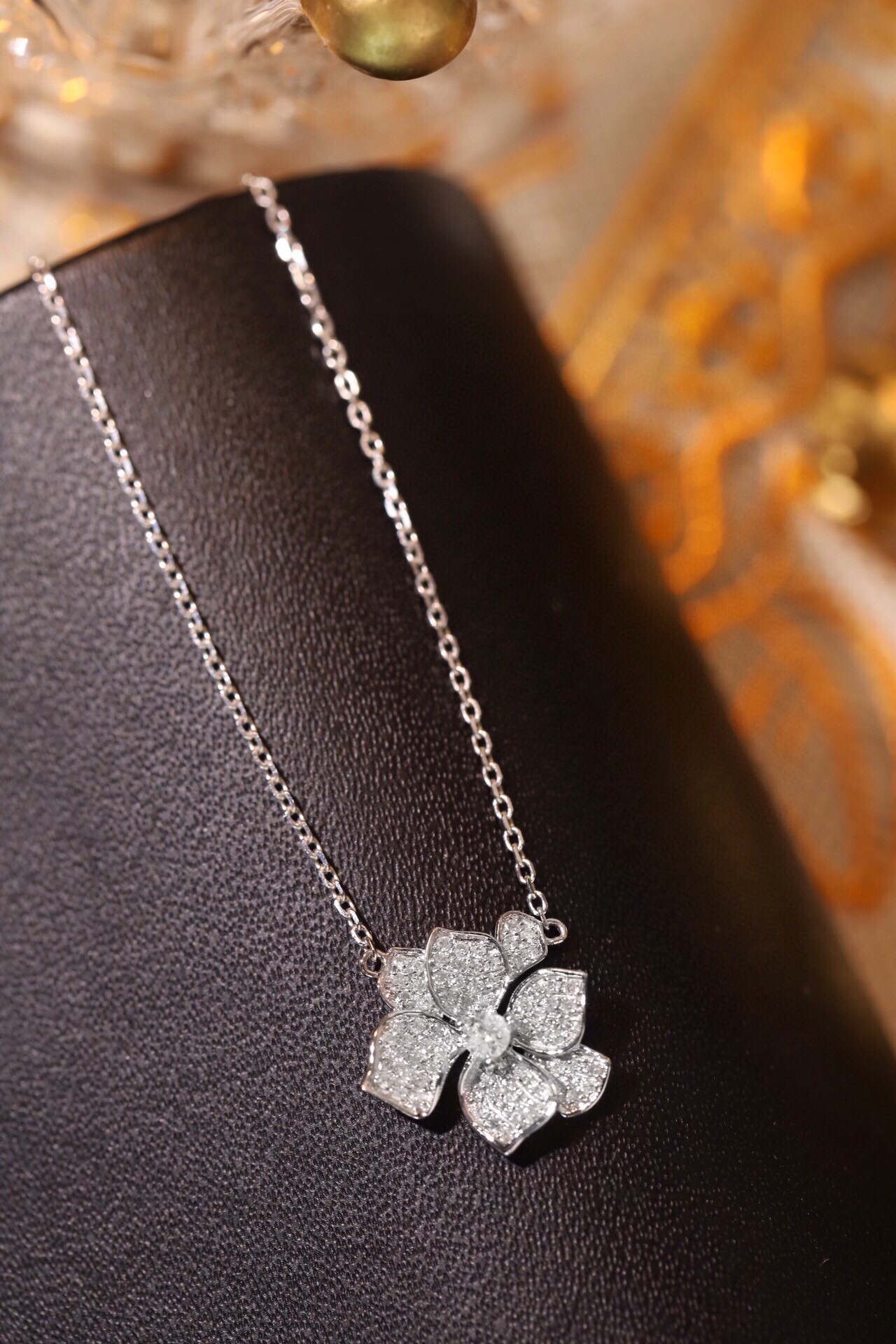 18k Gold Necklace with Flower Design, Natural Diamond 0.30ct