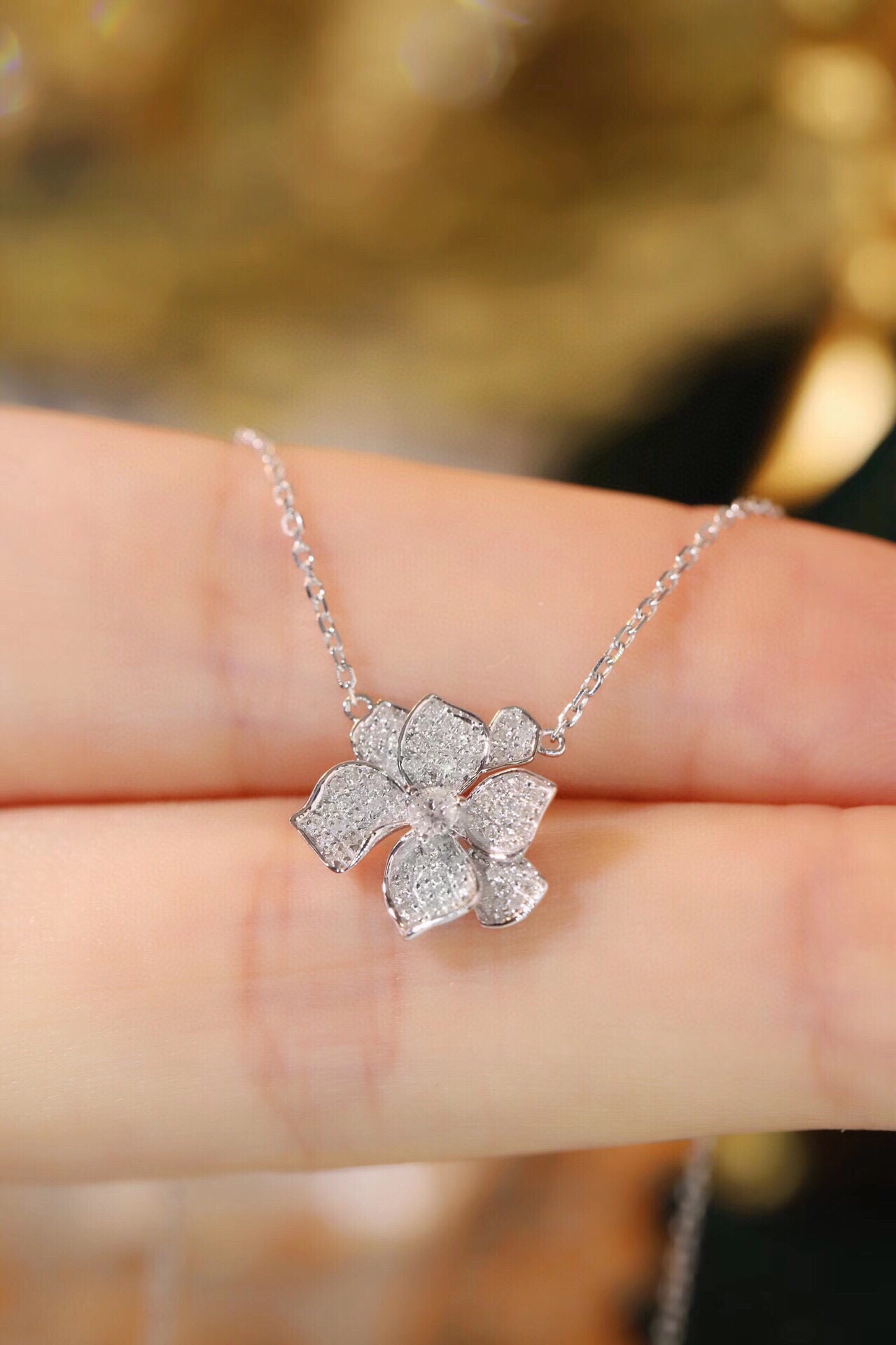 18k Gold Necklace with Flower Design, Natural Diamond 0.30ct
