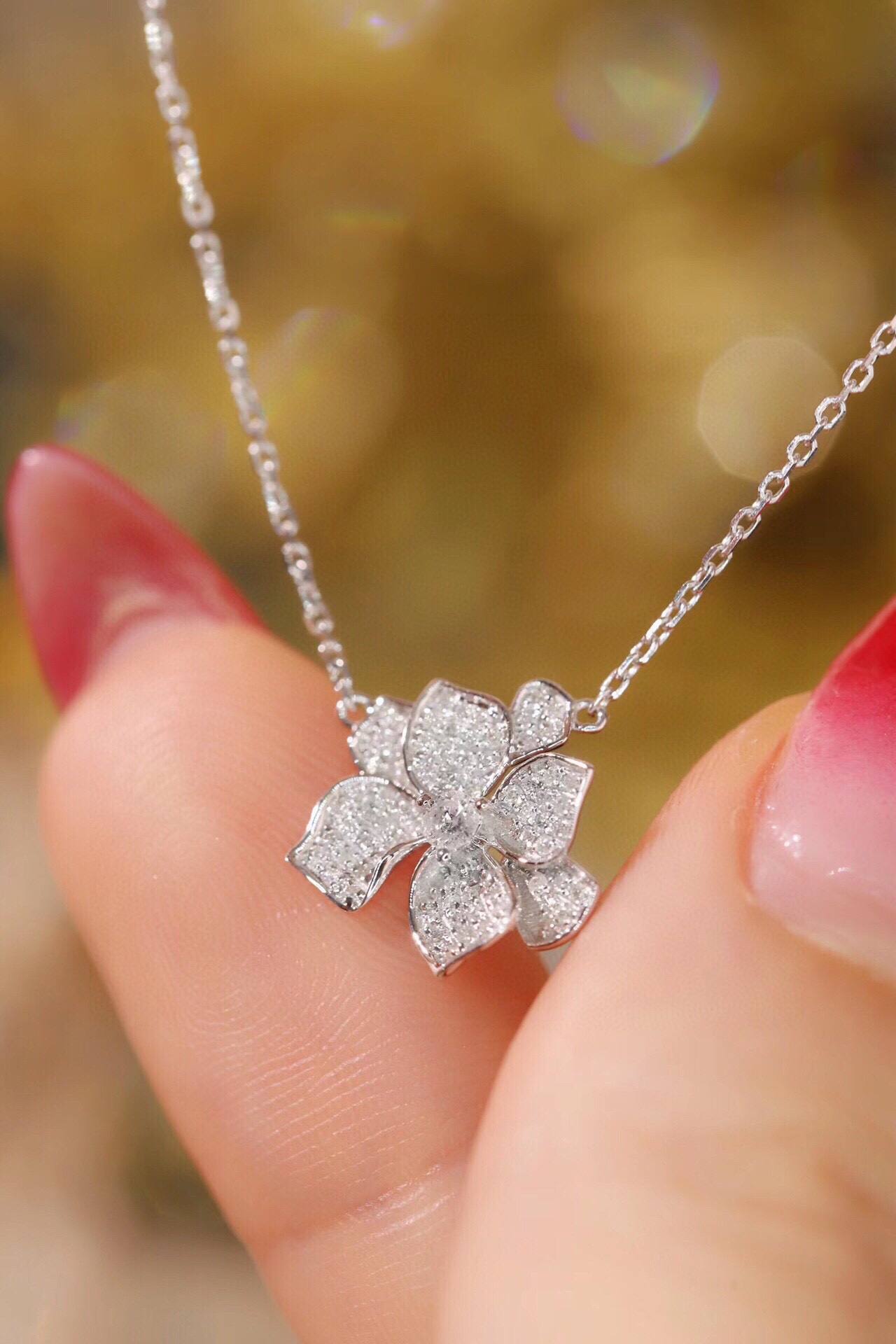 18k Gold Necklace with Flower Design, Natural Diamond 0.30ct
