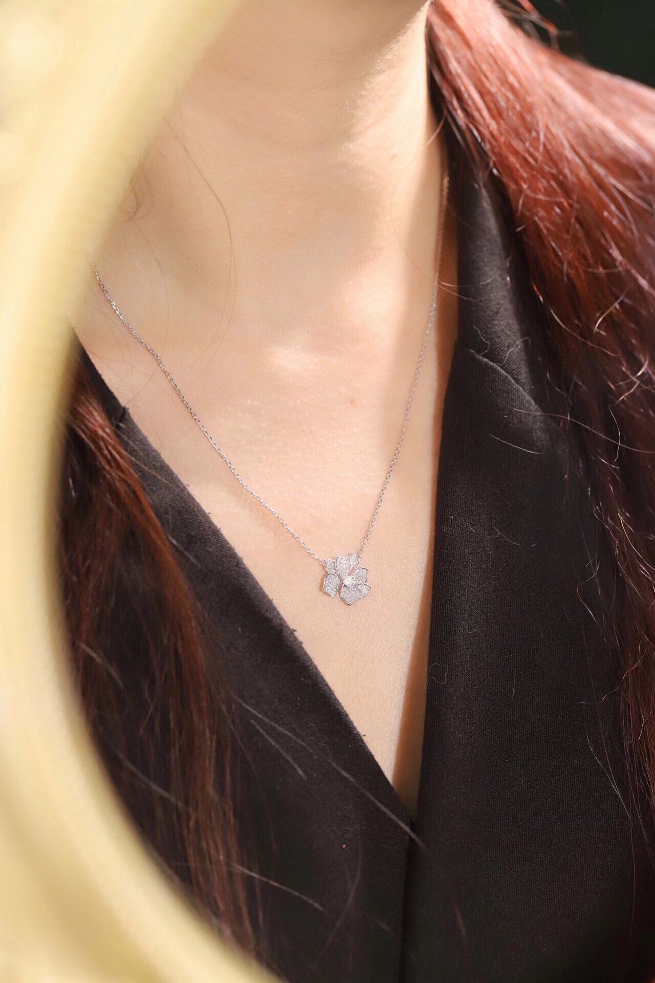 18k Gold Necklace with Flower Design, Natural Diamond 0.30ct