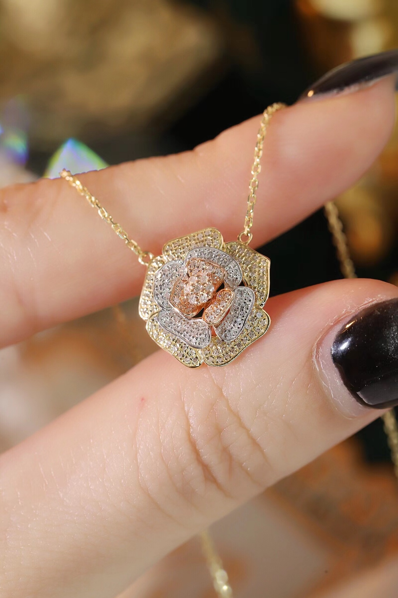 18k Gold Necklace with Flower Design, Natural Diamond 0.30ct