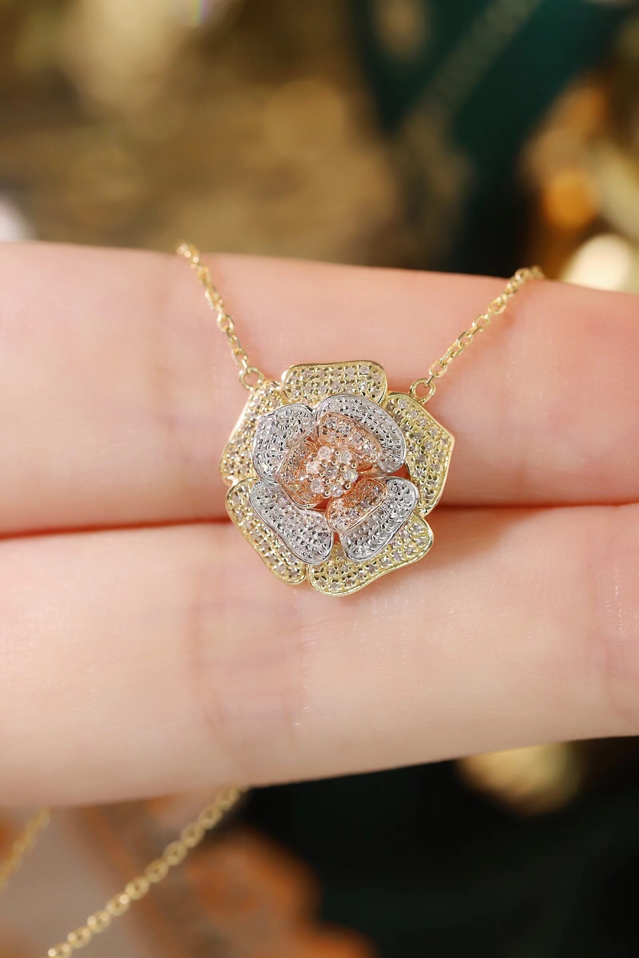 18k Gold Necklace with Flower Design, Natural Diamond 0.30ct