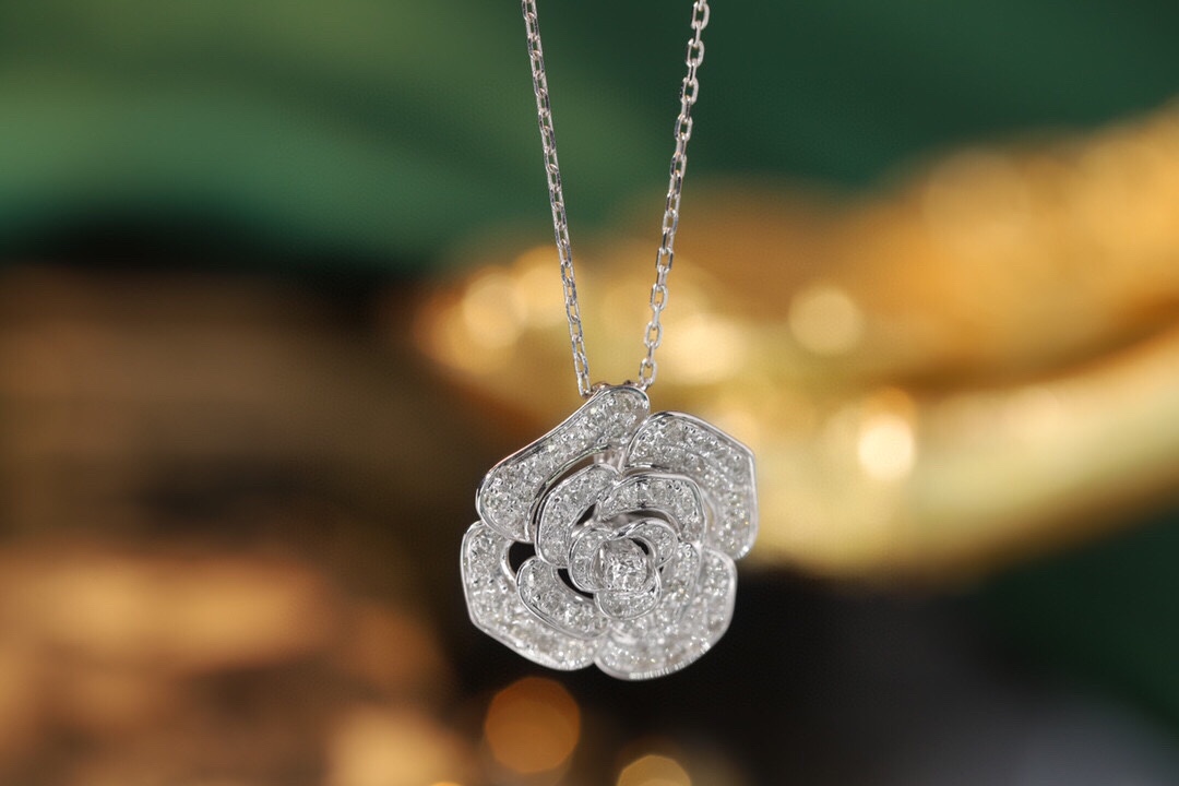 18k Gold Necklace with Flower Design, Natural Diamond 0.50ct