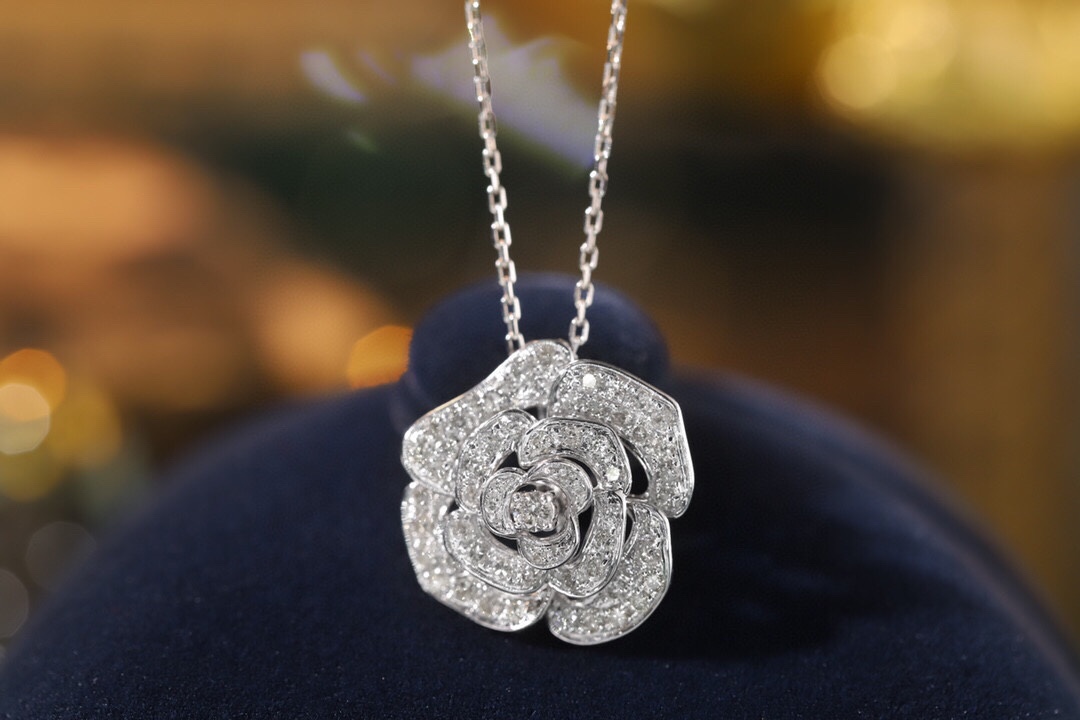 18k Gold Necklace with Flower Design, Natural Diamond 0.50ct