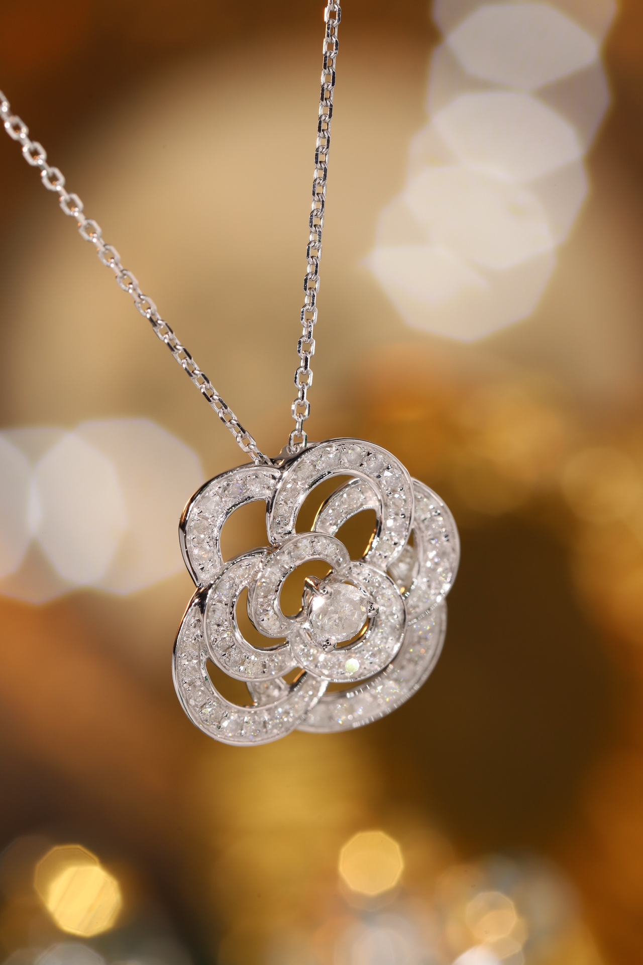 18k Gold Necklace with Flower Design, Natural Diamond 0.65ct