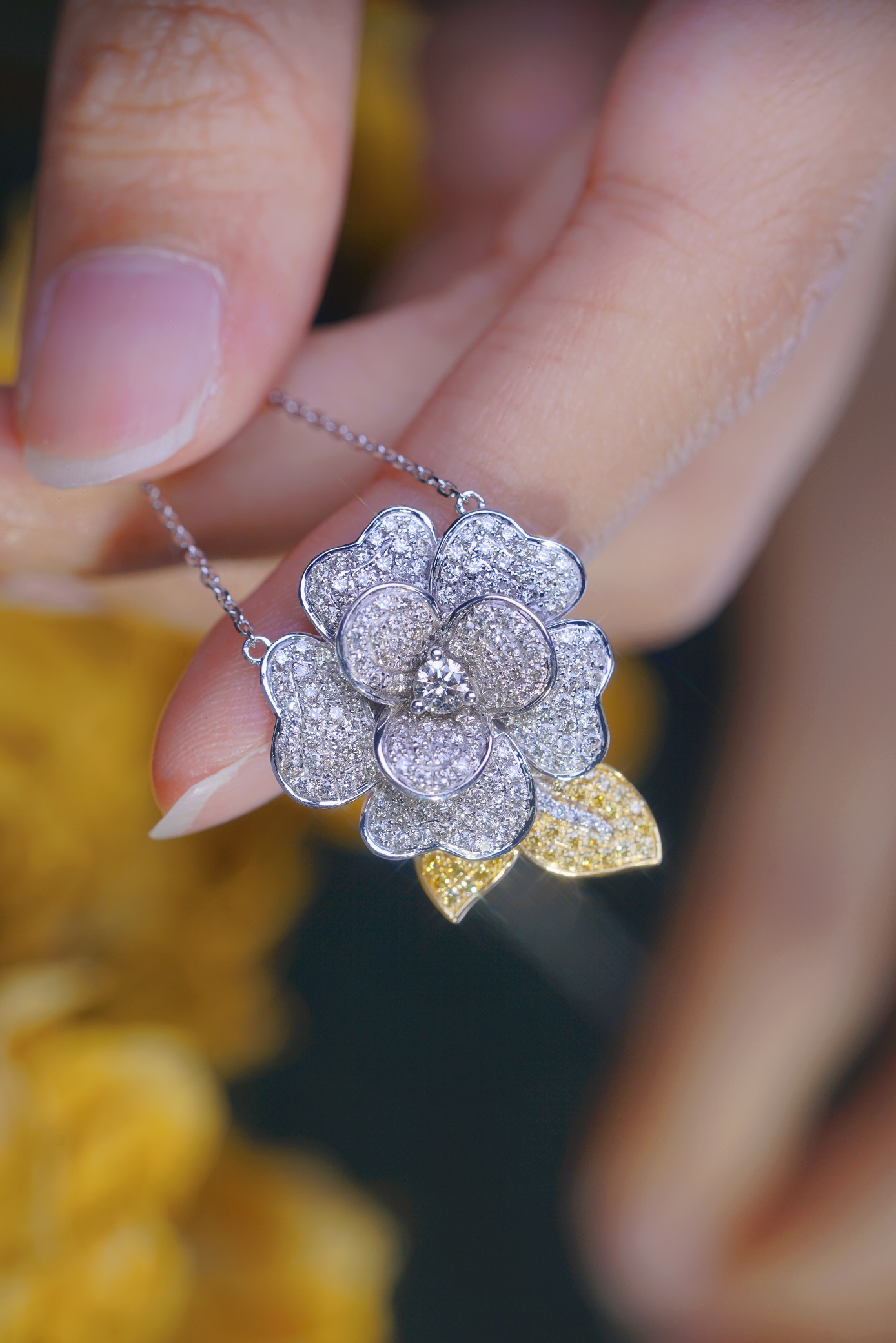 18k Gold Necklace with Flower Design, Natural Diamond 1.20ct