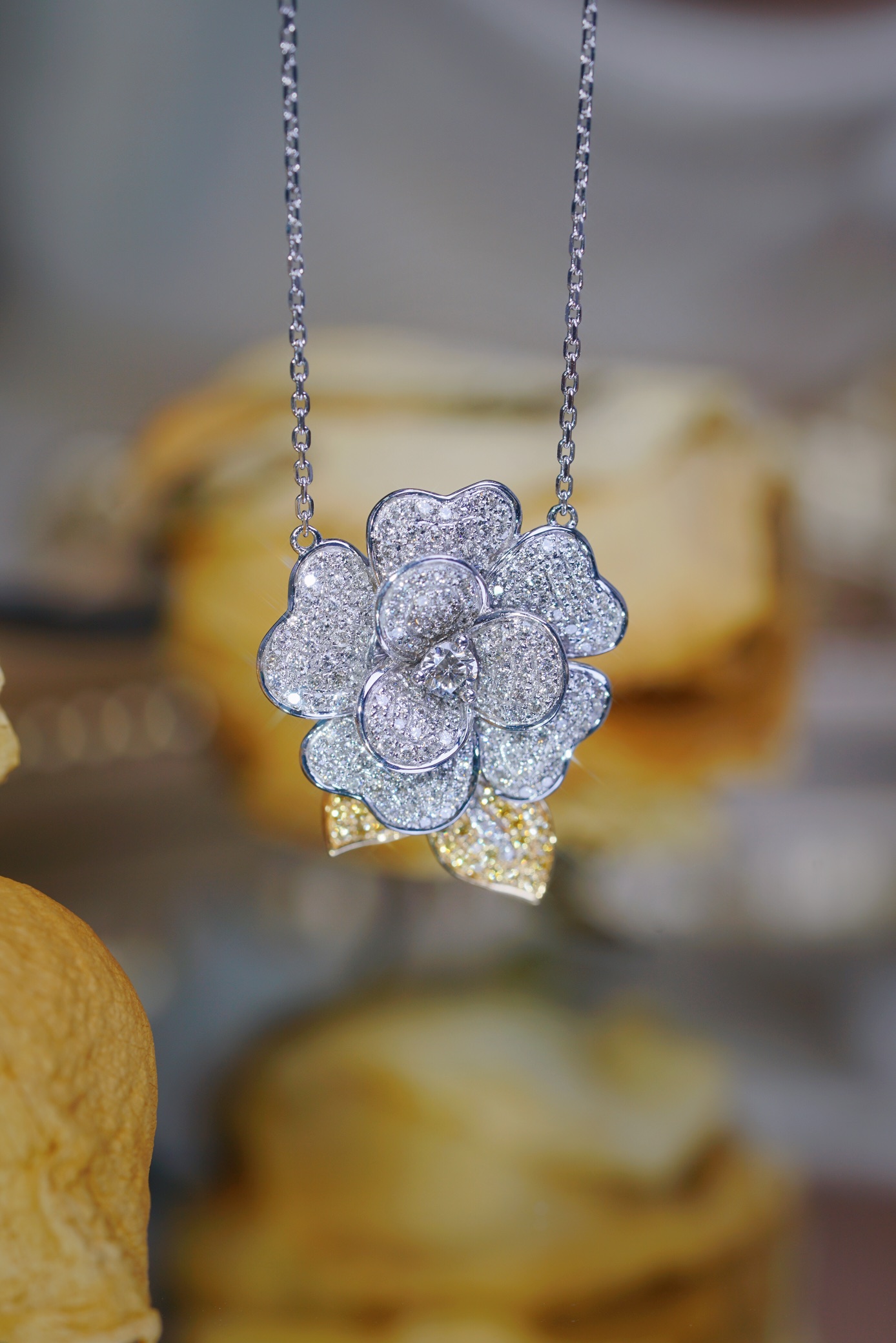 18k Gold Necklace with Flower Design, Natural Diamond 1.20ct