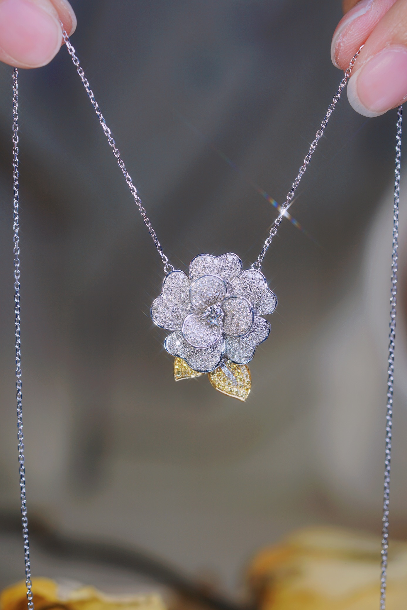 18k Gold Necklace with Flower Design, Natural Diamond 1.20ct