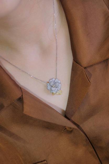 18k Gold Necklace with Flower Design, Natural Diamond 1.20ct