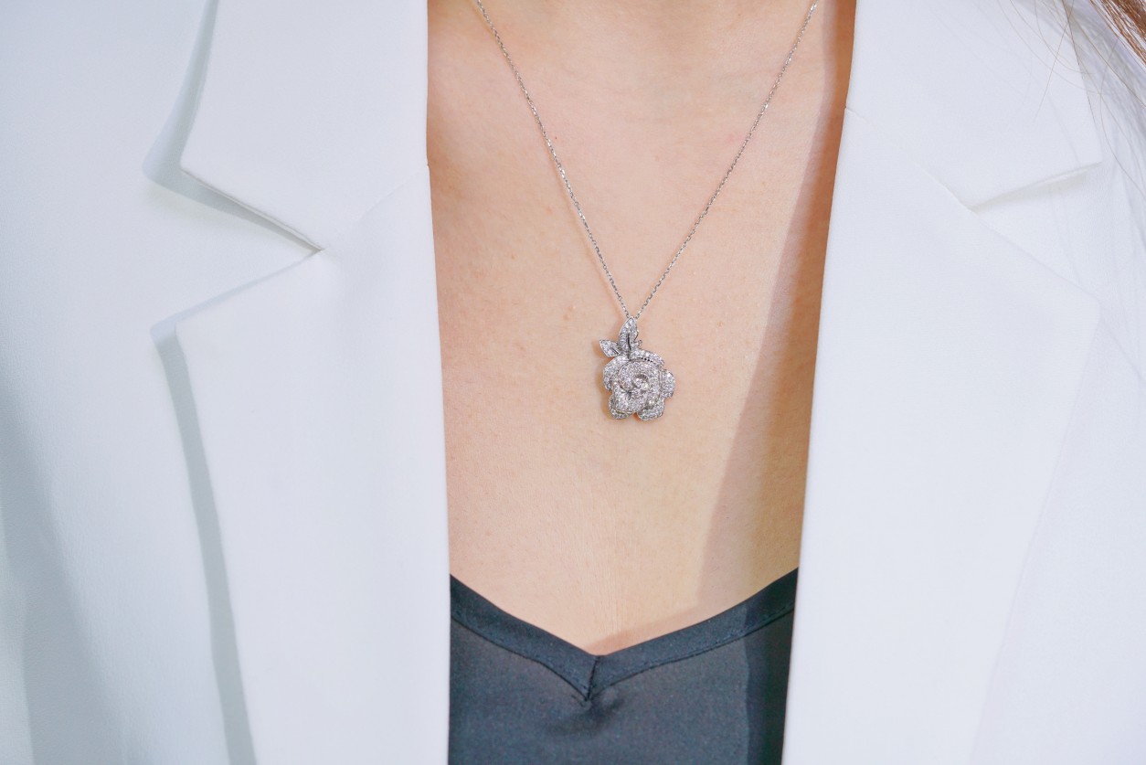 18k Gold Necklace with Flower Design, Natural Diamond 0.73ct