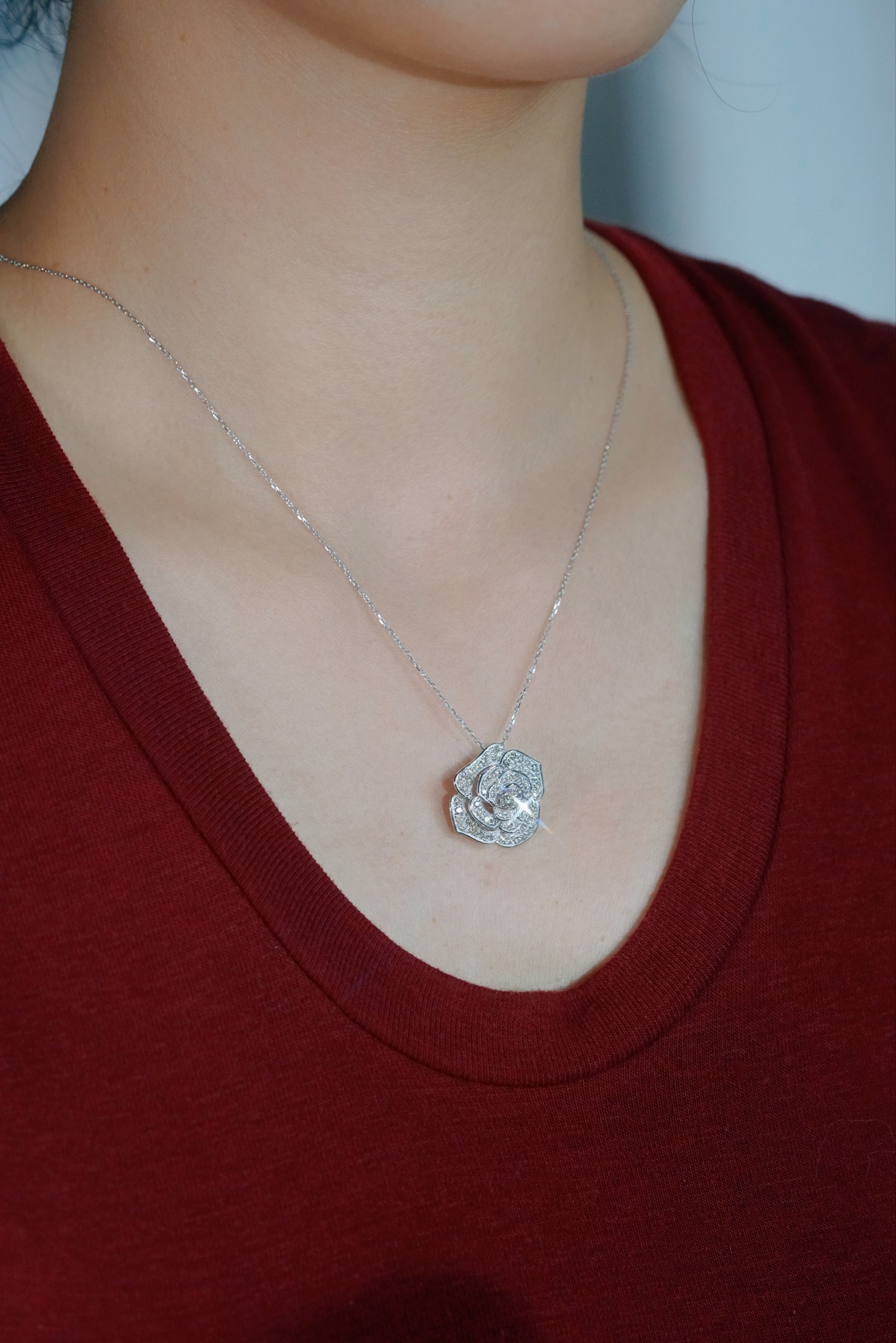 18k Gold Necklace with Flower Design, Natural Diamond 1ct