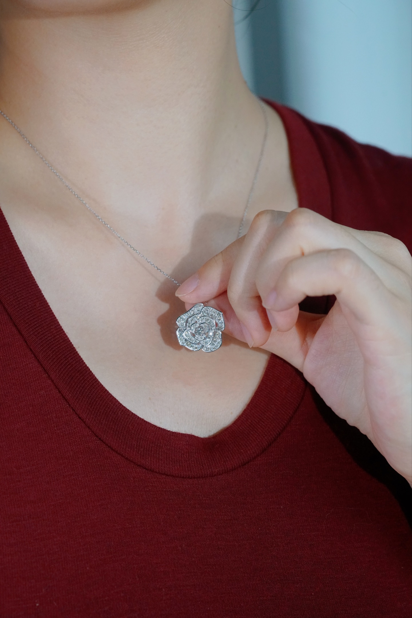 18k Gold Necklace with Flower Design, Natural Diamond 1ct