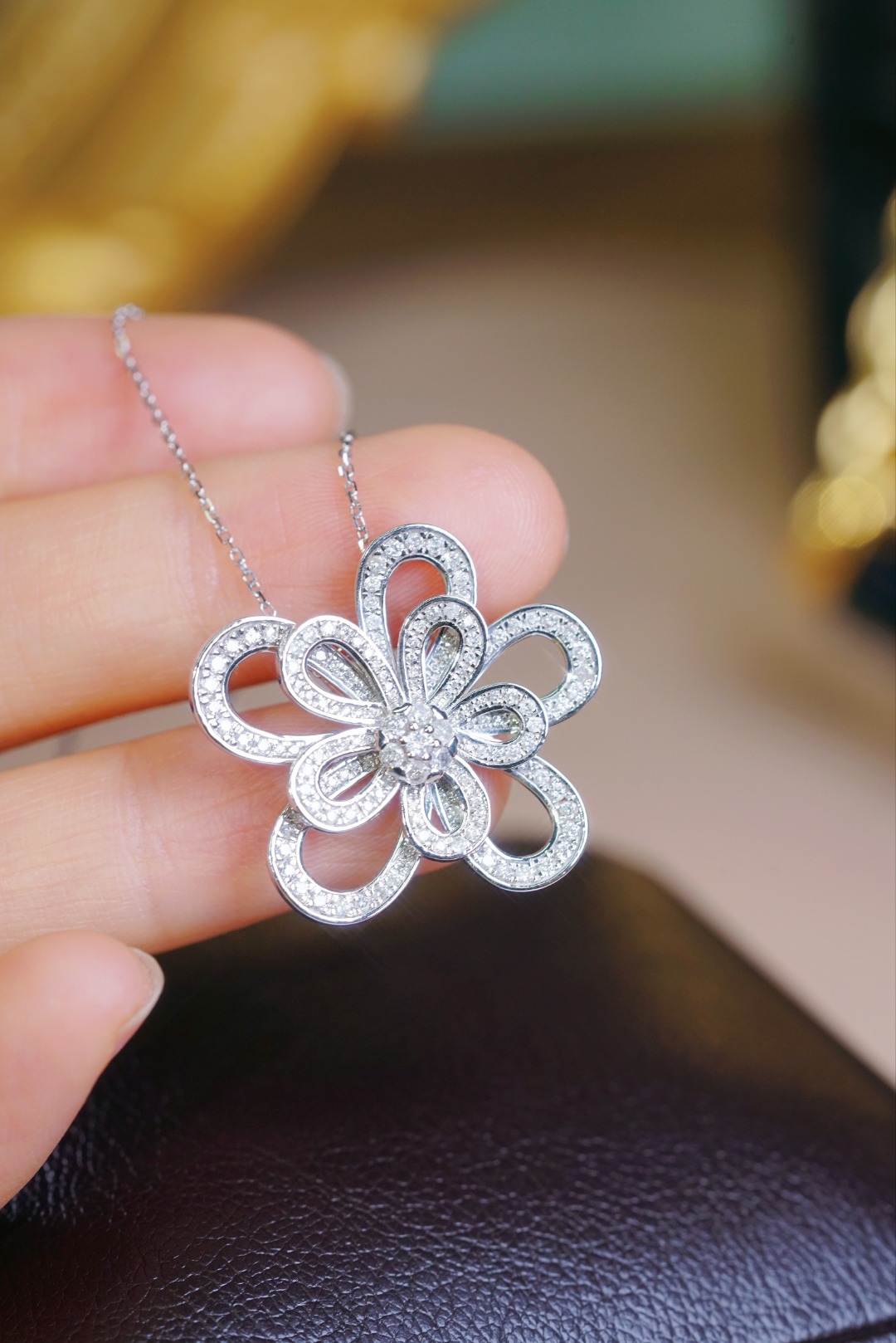 18k Gold Necklace with Flower Design, Natural Diamond 0.85ct