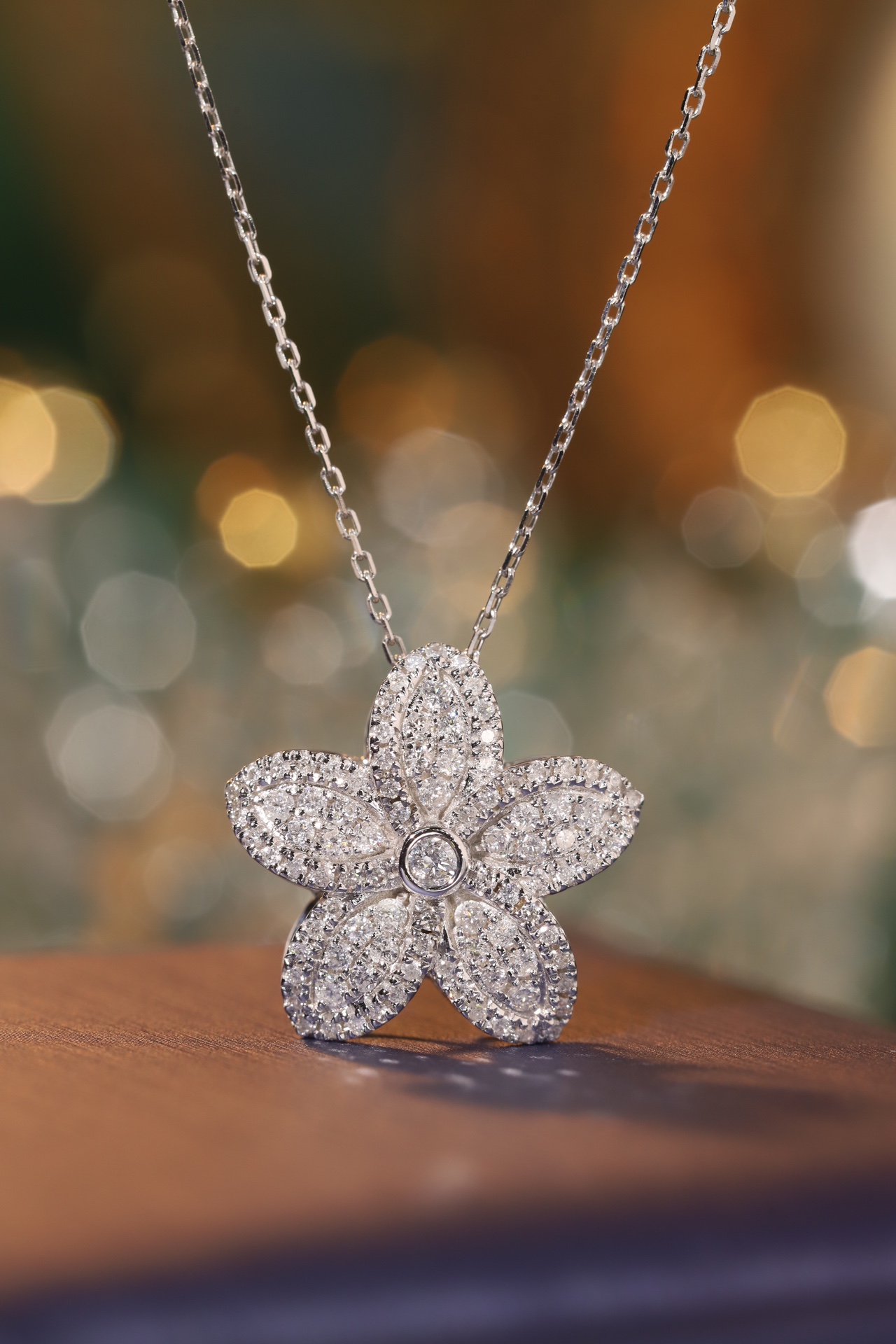 18k Gold Necklace with Flower Design, Natural Diamond 0.55ct