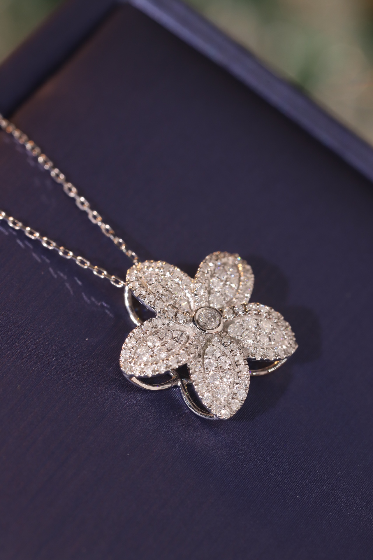 18k Gold Necklace with Flower Design, Natural Diamond 0.55ct