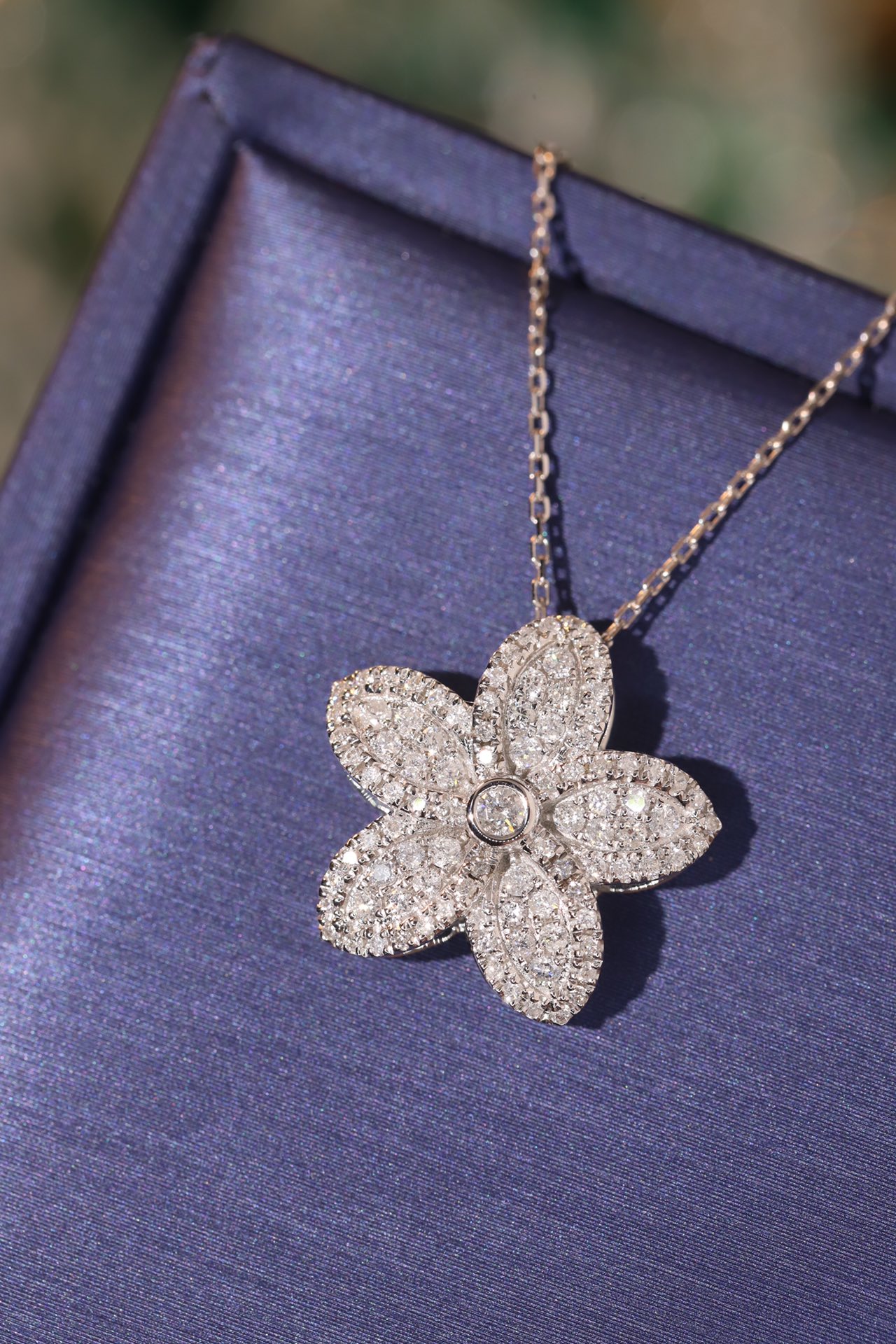 18k Gold Necklace with Flower Design, Natural Diamond 0.55ct