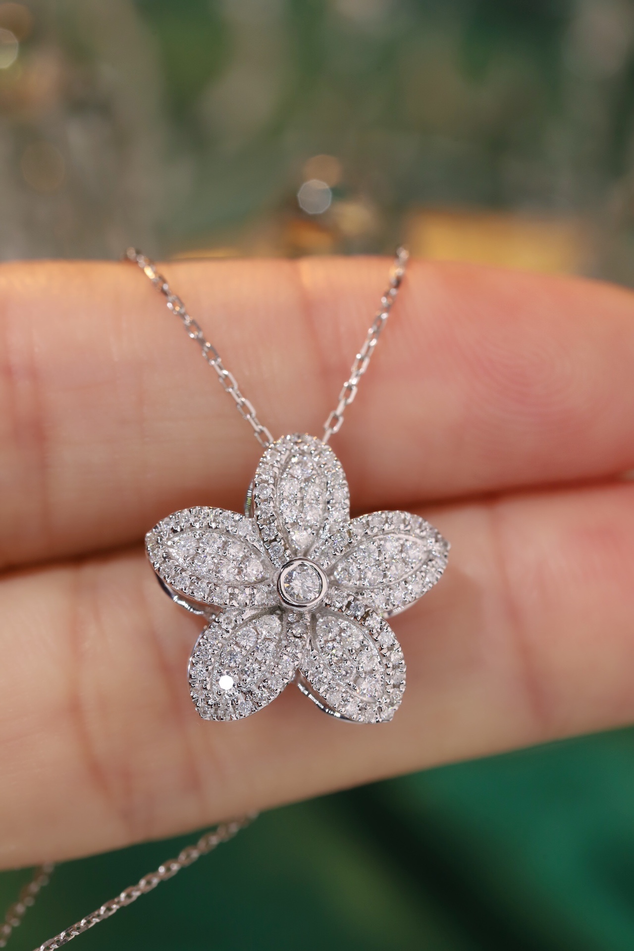 18k Gold Necklace with Flower Design, Natural Diamond 0.55ct