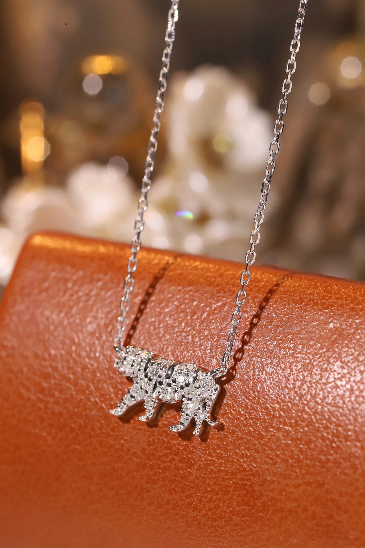 18k Gold Necklace, Chinese Cultural Elements Zodiac Series – Tiger, Natural Diamond 0.15ct Chinese Zodiac