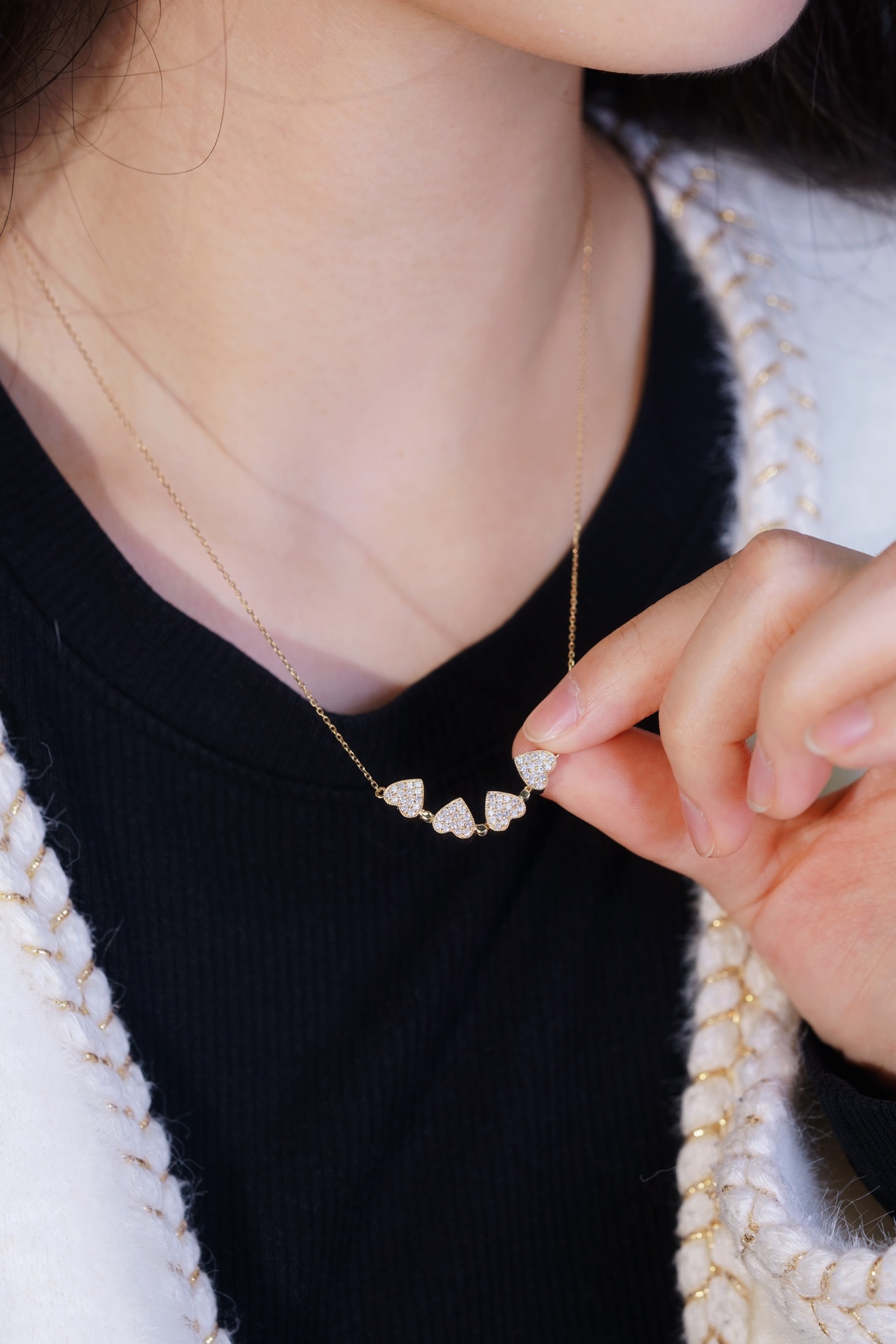 18k gold necklace with clover design, dual-purpose style, featuring red agate and a natural diamond of 0.38ct