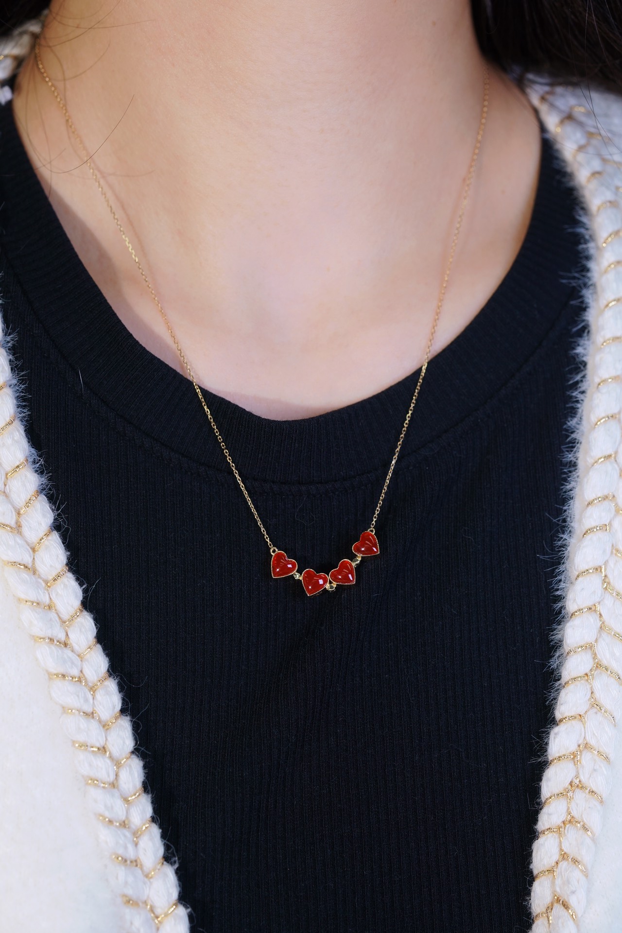 18k gold necklace with clover design, dual-purpose style, featuring red agate and a natural diamond of 0.38ct