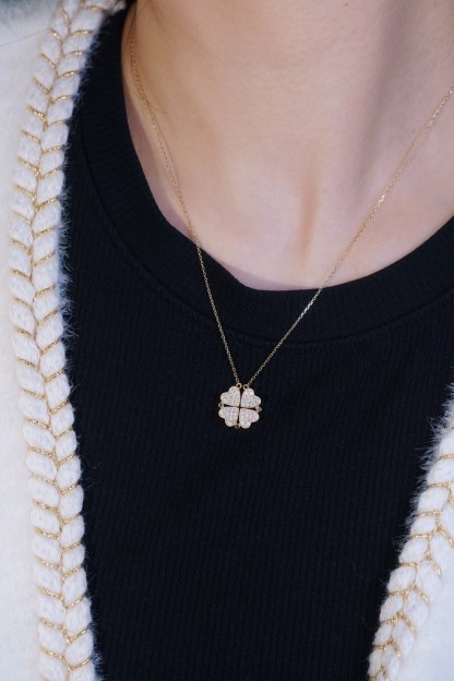18k gold necklace with clover design, dual-purpose style, featuring red agate and a natural diamond of 0.38ct