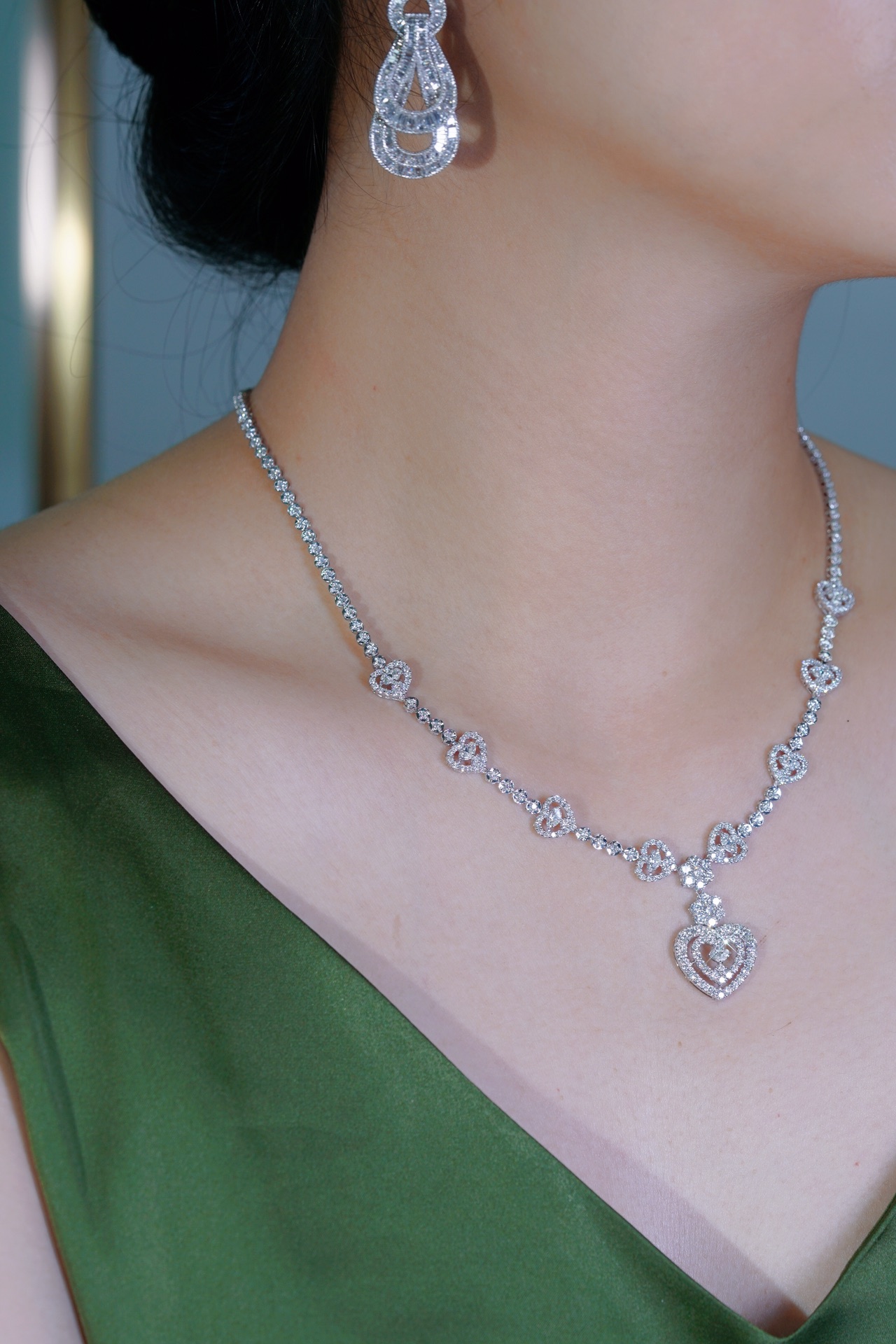 18k Gold Necklace, Luxury Diamond Necklace with Full Circle Setting, Natural Diamonds totaling 5.30ct