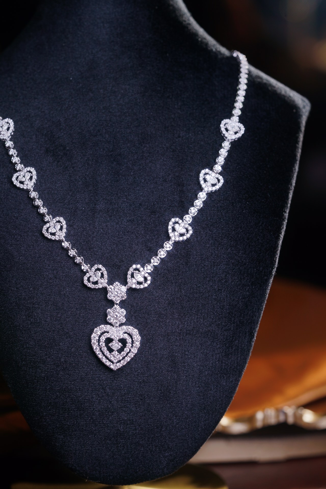 18k Gold Necklace, Luxury Diamond Necklace with Full Circle Setting, Natural Diamonds totaling 5.30ct