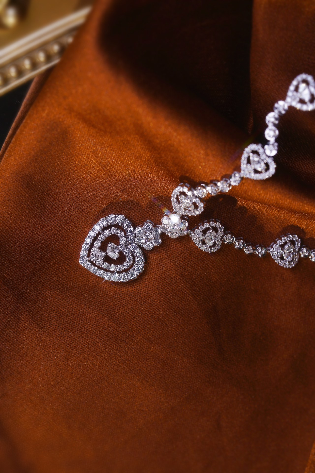 18k Gold Necklace, Luxury Diamond Necklace with Full Circle Setting, Natural Diamonds totaling 5.30ct