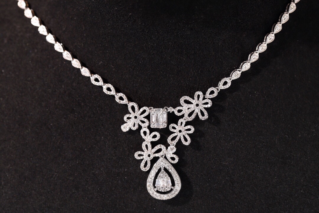 18k Gold Necklace, Luxury Diamond Necklace with Full Circle Setting, Natural Diamonds totaling 2.50ct