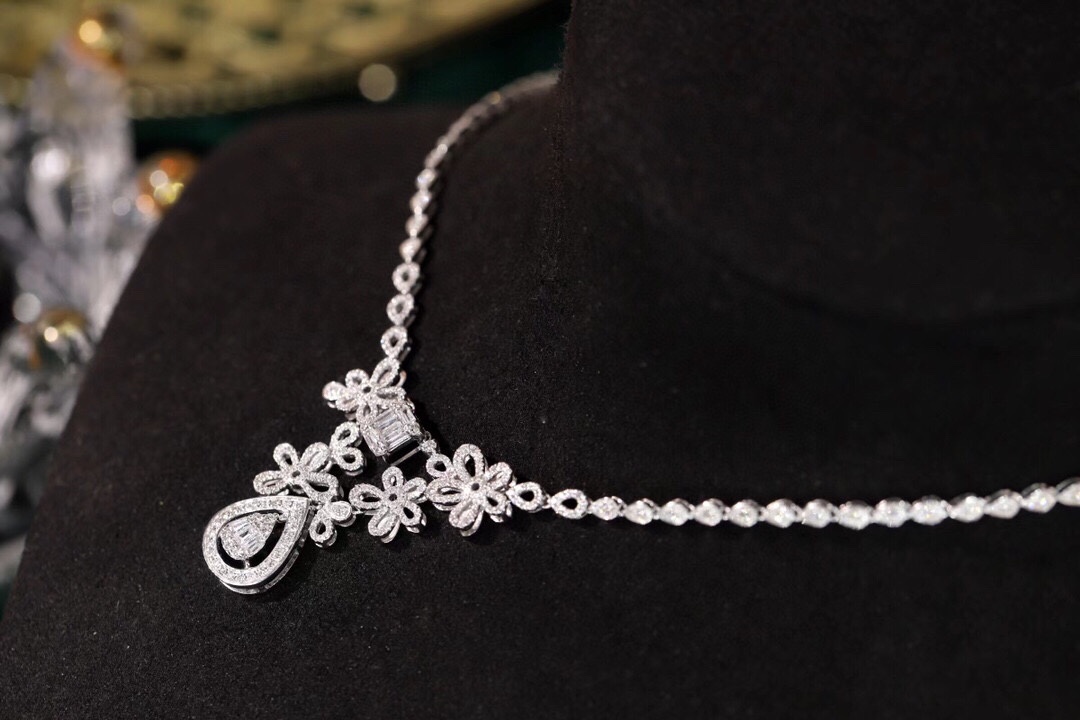 18k Gold Necklace, Luxury Diamond Necklace with Full Circle Setting, Natural Diamonds totaling 2.50ct