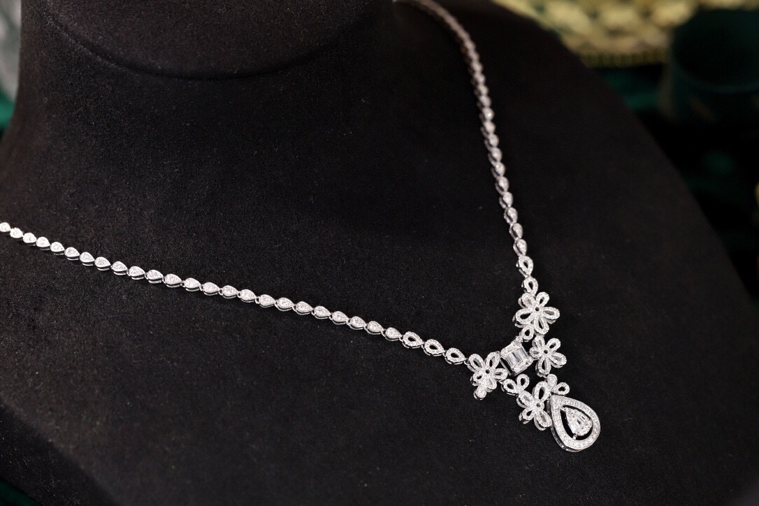 18k Gold Necklace, Luxury Diamond Necklace with Full Circle Setting, Natural Diamonds totaling 2.50ct
