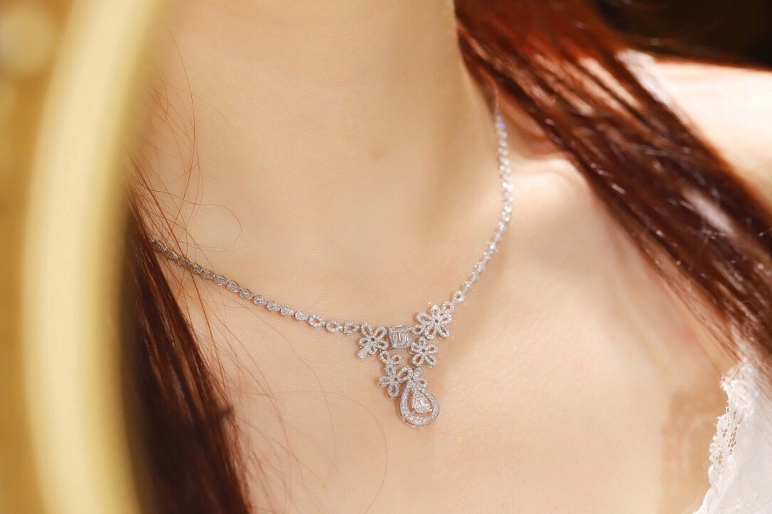 18k Gold Necklace, Luxury Diamond Necklace with Full Circle Setting, Natural Diamonds totaling 2.50ct