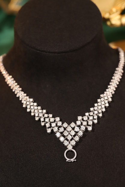 18k Gold Necklace – Luxurious Diamond-Set Evening Gown Necklace with 10ct Natural Diamonds