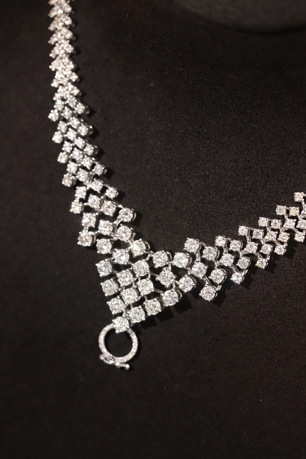 18k Gold Necklace – Luxurious Diamond-Set Evening Gown Necklace with 10ct Natural Diamonds