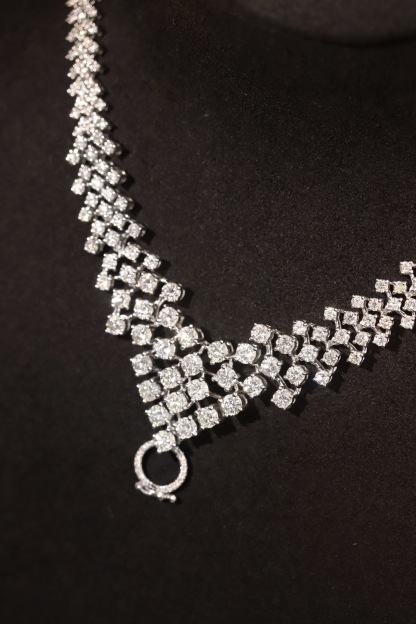 18k Gold Necklace – Luxurious Diamond-Set Evening Gown Necklace with 10ct Natural Diamonds