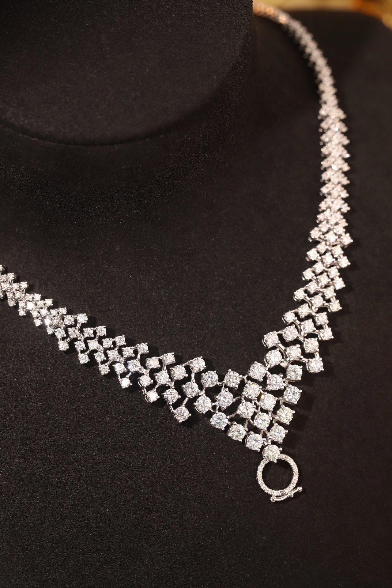 18k Gold Necklace – Luxurious Diamond-Set Evening Gown Necklace with 10ct Natural Diamonds